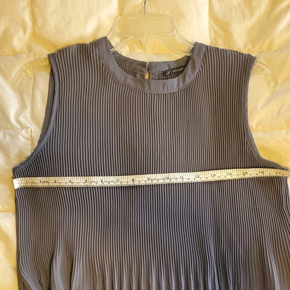 Adrianna Papell Dusty Blue Sleeveless Crinkle Pleated Blouse Size M - Picture 4 of 8
